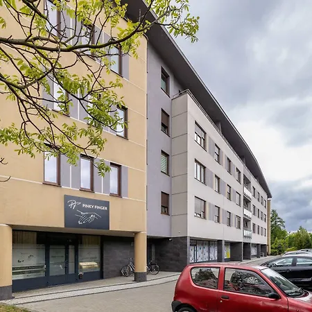Bright Podgorze Cracow By Renters Appartement