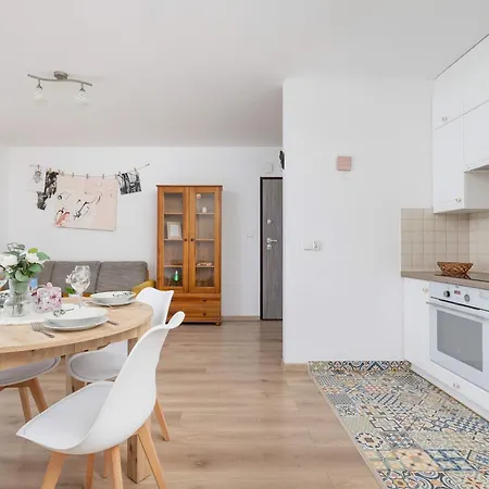 Bright Podgorze Cracow By Renters Apartment *